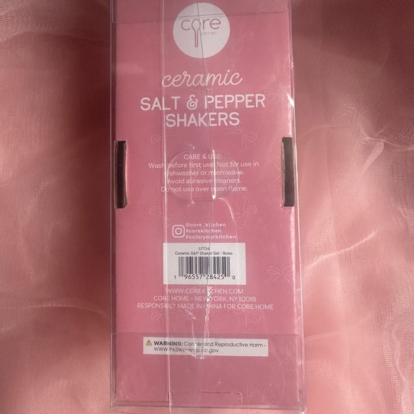 Pink Bow 🎀 Ceramic Bow Salt and Pepper Shakers Set. - Picture 2 of 4